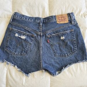 Levi 501 jean shorts - Size 27